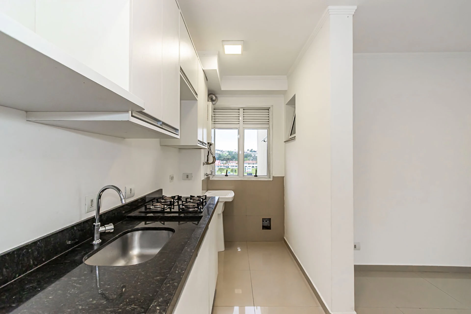 3-bedroom apartment in a building with a pool — photo 10
