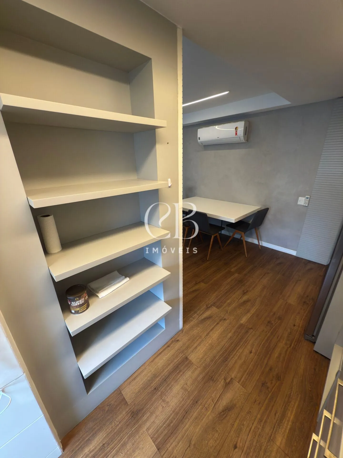 Furnished 2-bedroom apartment with en-suite bathrooms — photo 11