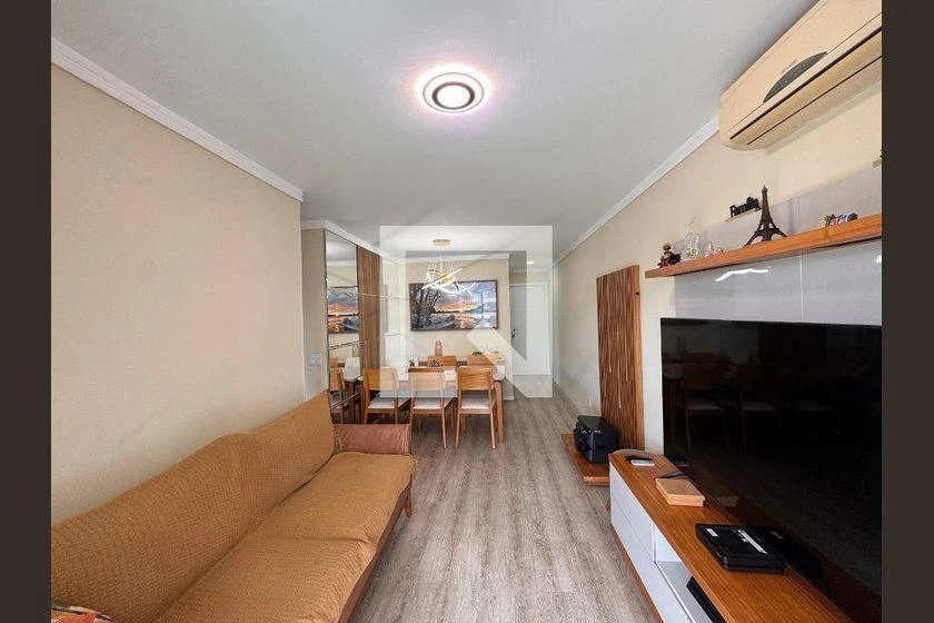 3-bedroom apartment with a glass-enclosed balcony — photo 13