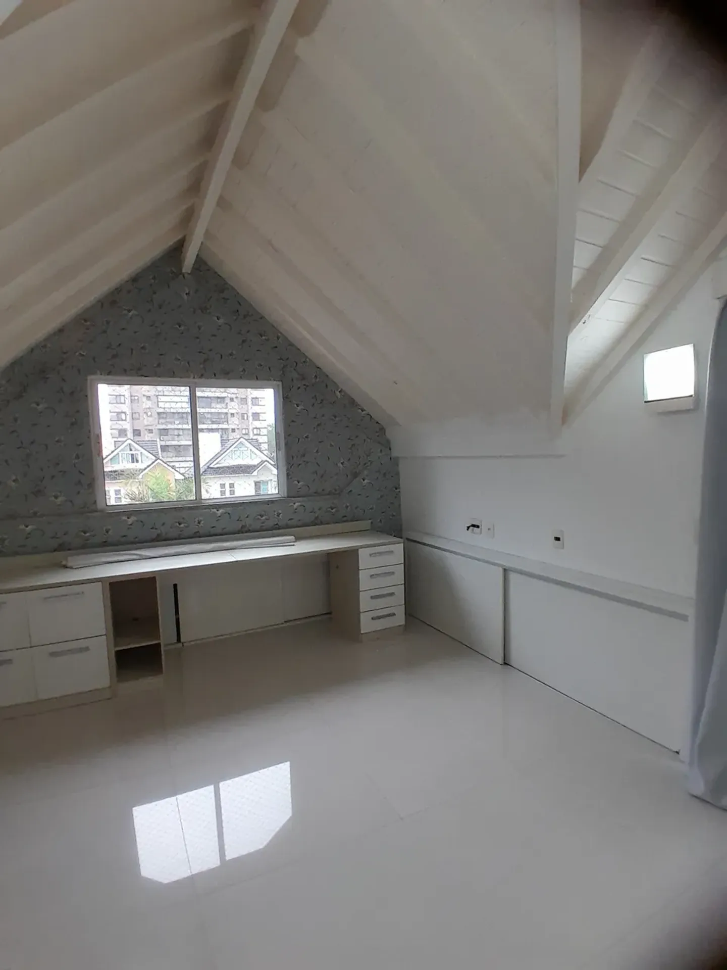 House with 4 en-suite bedrooms and 3 parking spots — photo 57