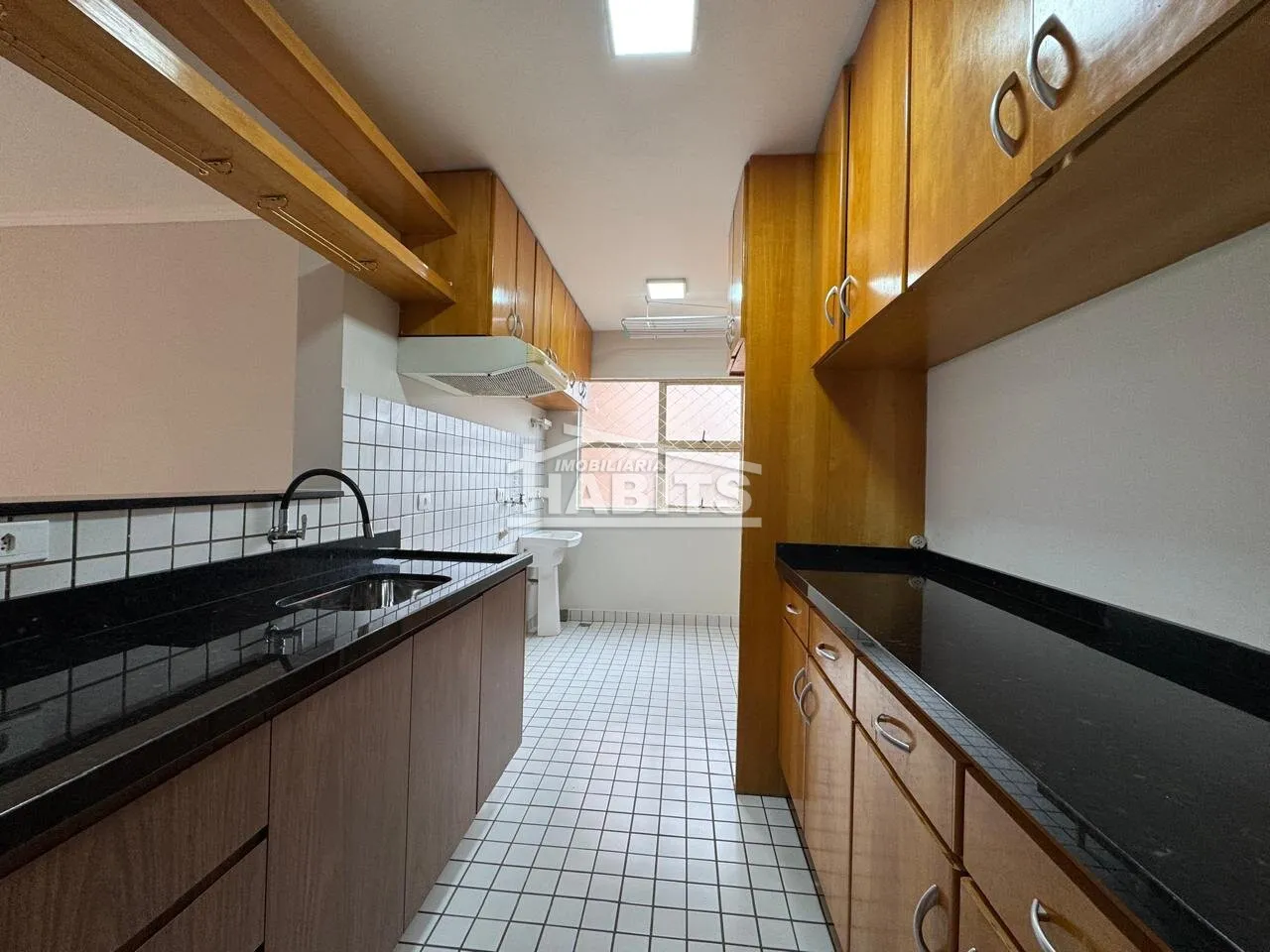 3-bedroom apartment with a balcony — photo 7