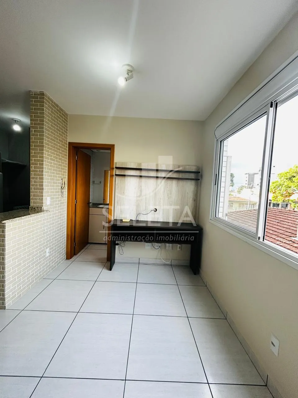 Furnished 1-bedroom apartment with parking and open kitchen — photo 4
