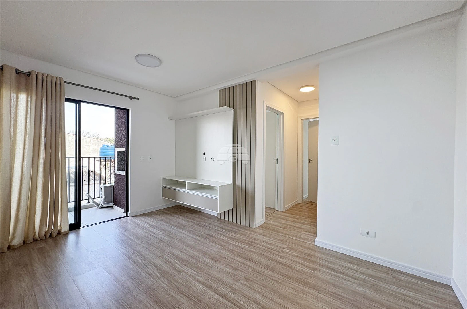 Квартира з 2 спальнями (69 м²) і 1 місцем, є suite — photo 2