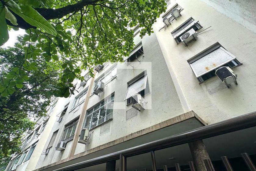 Деревянный пол или ламинат и 3 спальни: квартира 114 м² — photo 46