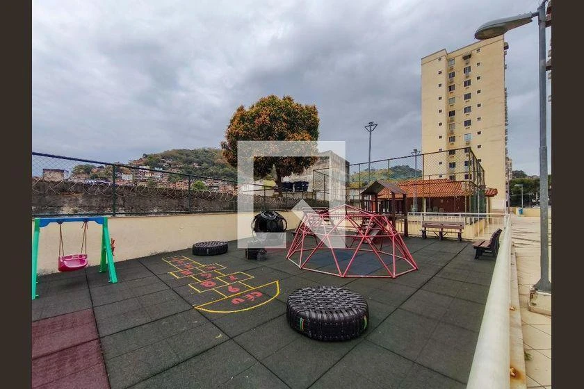 2-bedroom apartment in a building with a pool — photo 39