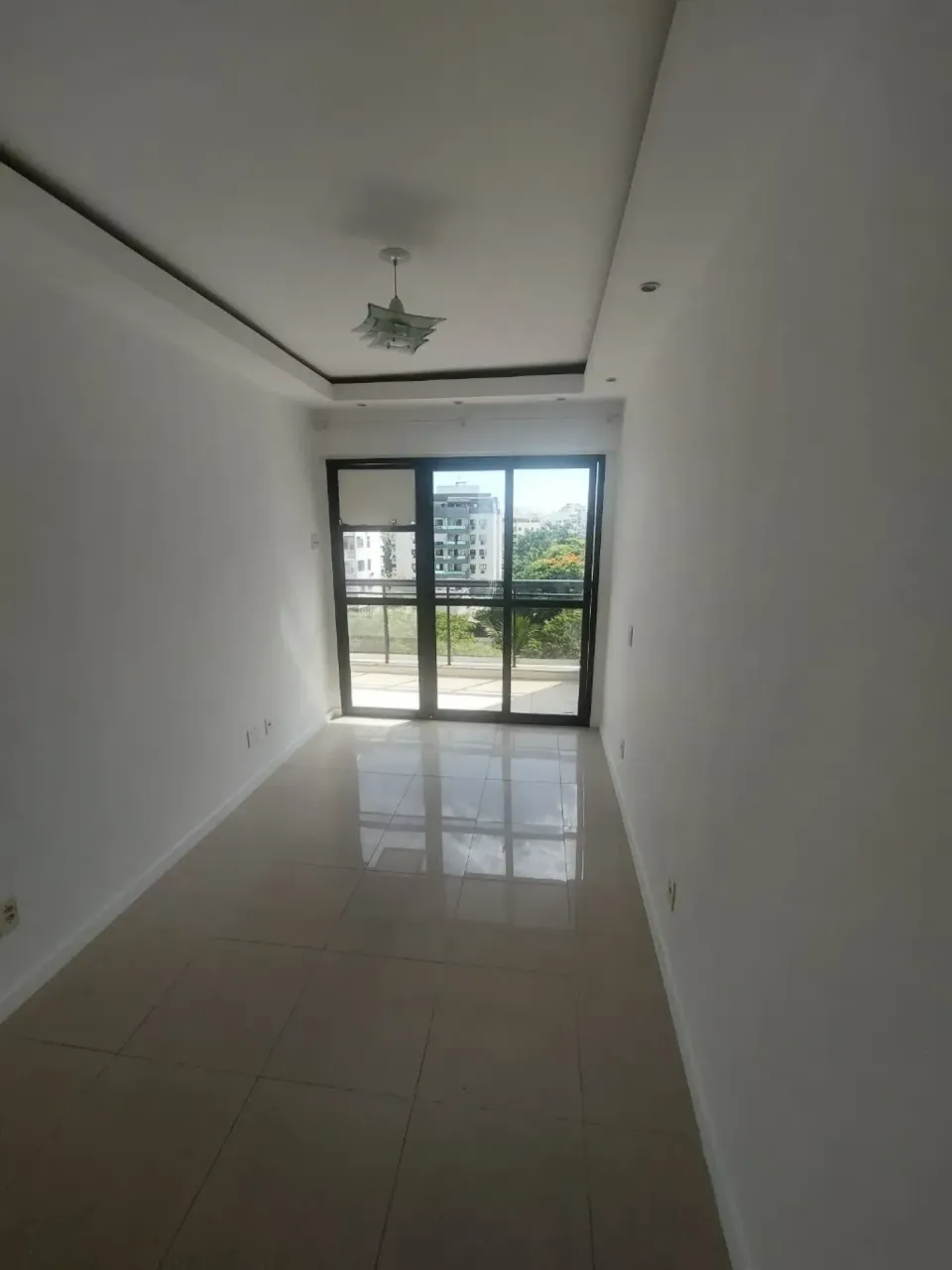 Unfurnished apartment with 2 bedrooms and 2 bathrooms