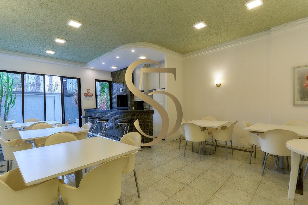 Bathtub in a one-bedroom apartment, 103 m² — photo 22