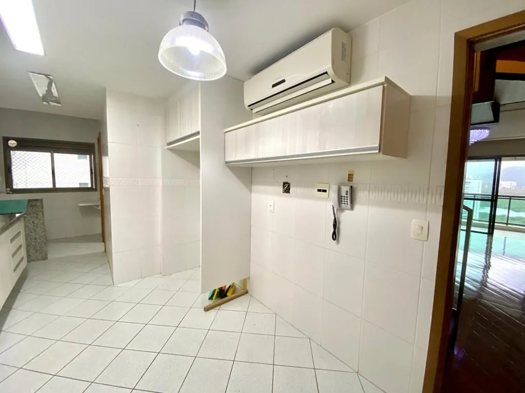 Apartment on the 14th floor with a grill on the balcony — photo 41