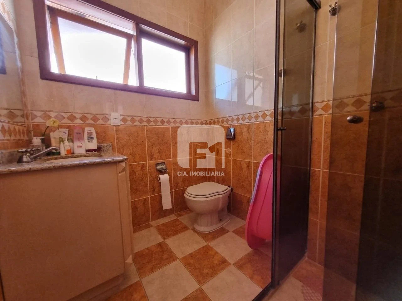 Casa de 5 dormitorios con balcón cerrado con vidrio — photo 16