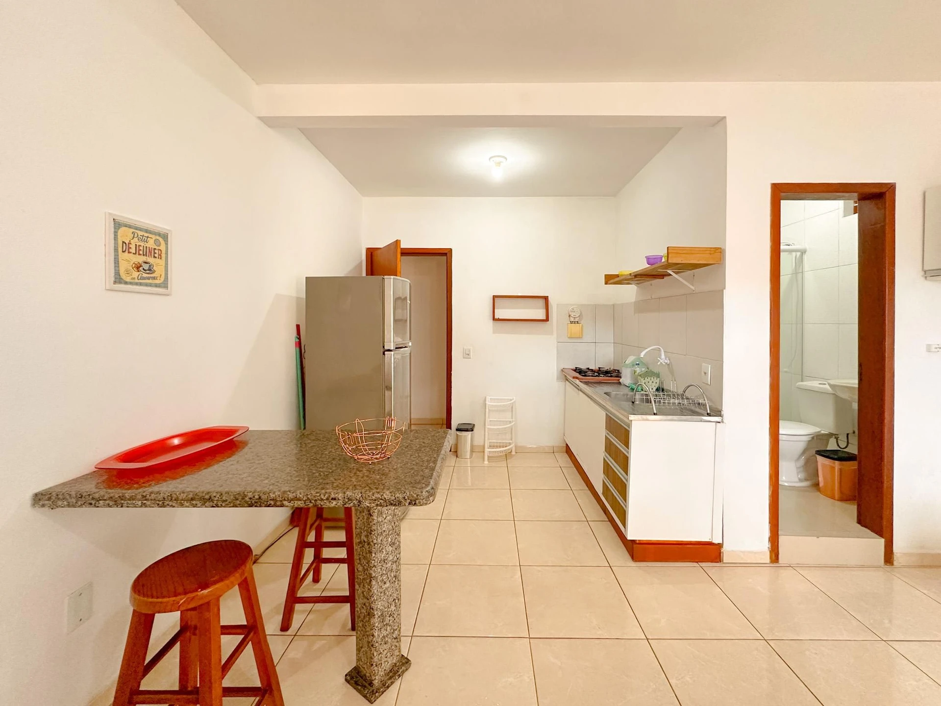 Apartamento amueblado de 1 dormitorio con balcón — photo 26