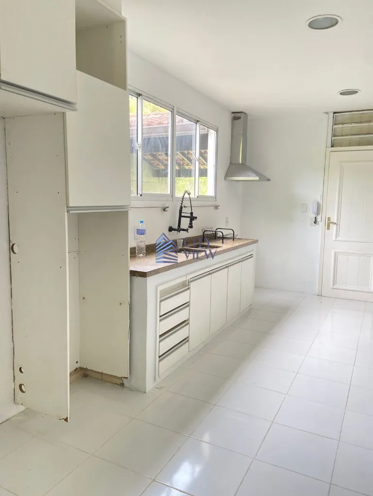 Unfurnished 4-bedroom house with 1000 m² — photo 27
