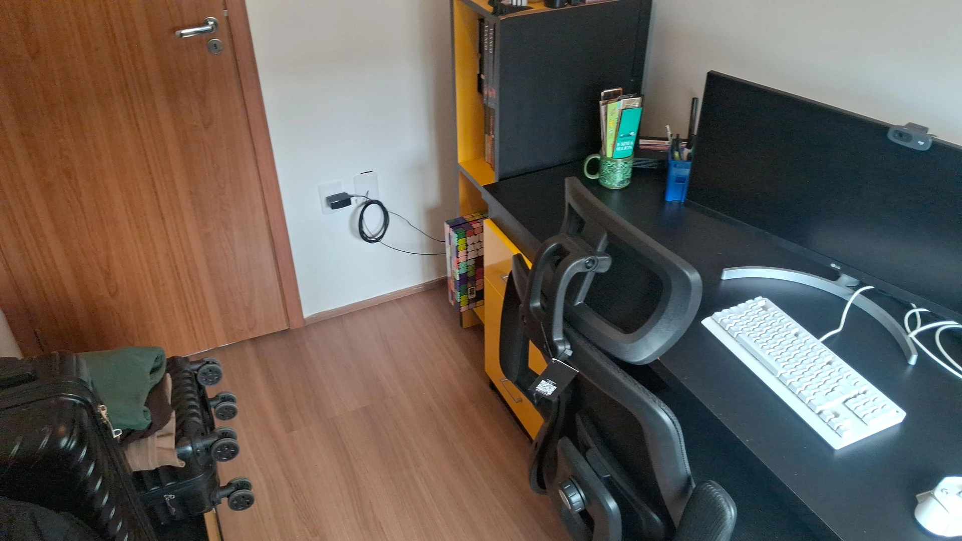 2-bedroom apartment in a building with a pool — photo 20