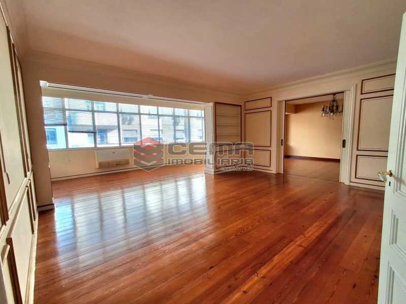 4-bedroom apartment with 414 m² and a balcony