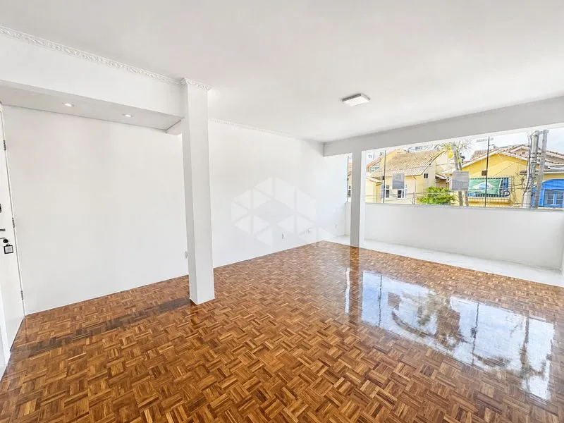 Apartment, 140 m², with wood or laminate floors — photo 8
