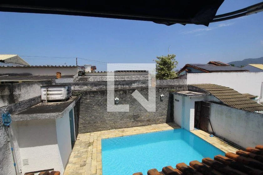 265 m² house with a home office and a bathtub — photo 8