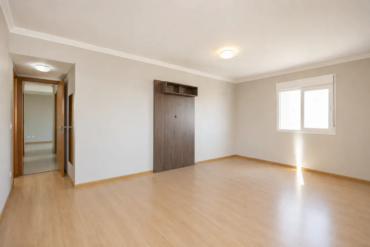 Unfurnished 3-bedroom apartment with 2 bathrooms — photo 2