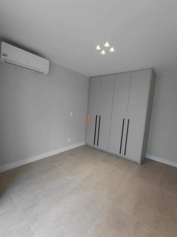 Apartment with 3 bedrooms, 2 bathrooms and enclosed balcony — photo 23