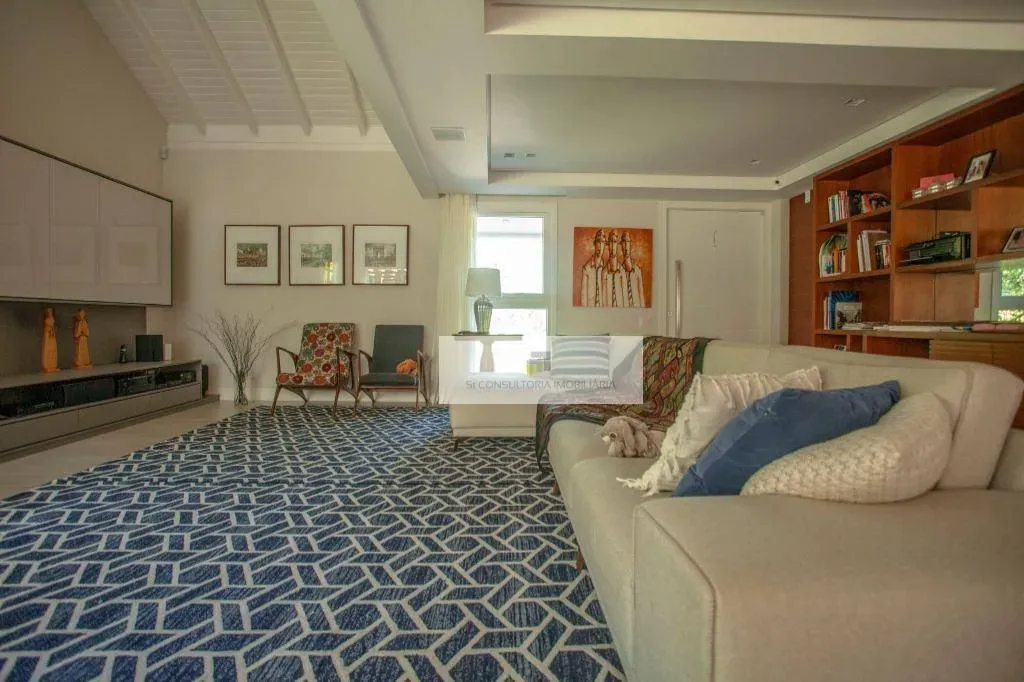 Furnished house with 4 en-suite bedrooms and 1502 m²