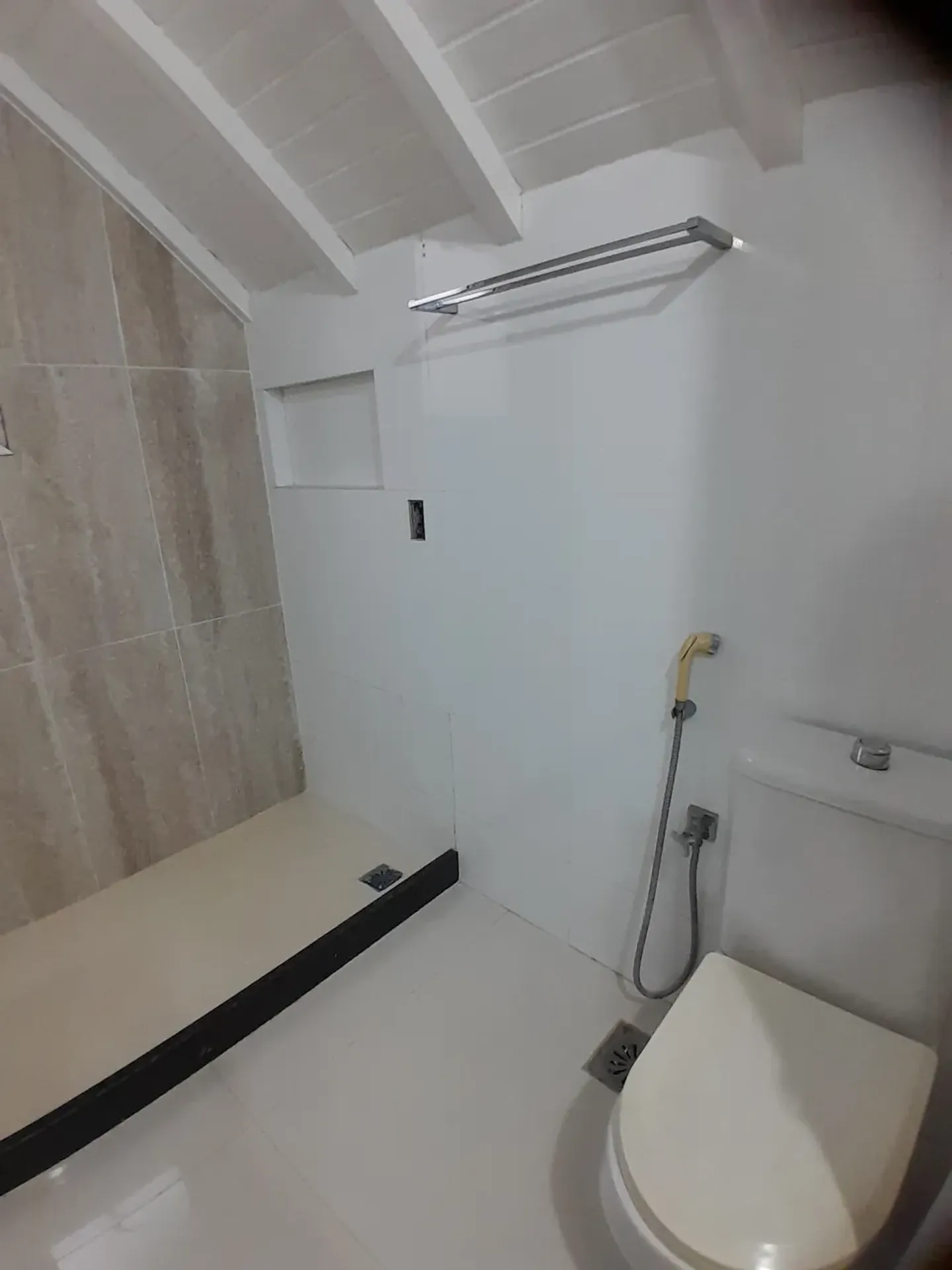 House with 4 en-suite bedrooms and 3 parking spots — photo 62