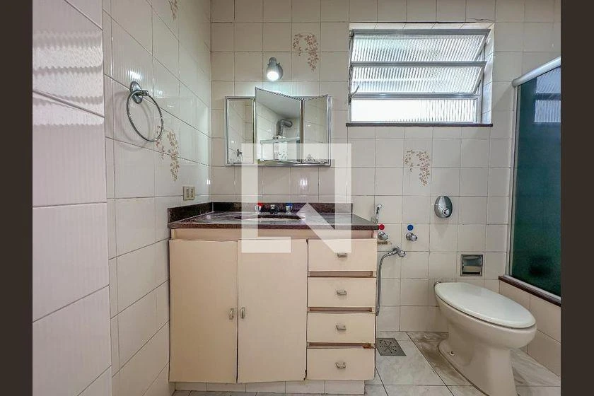 Квартира з 2 спальнями та дерев'яною підлогою або ламінатом — photo 39