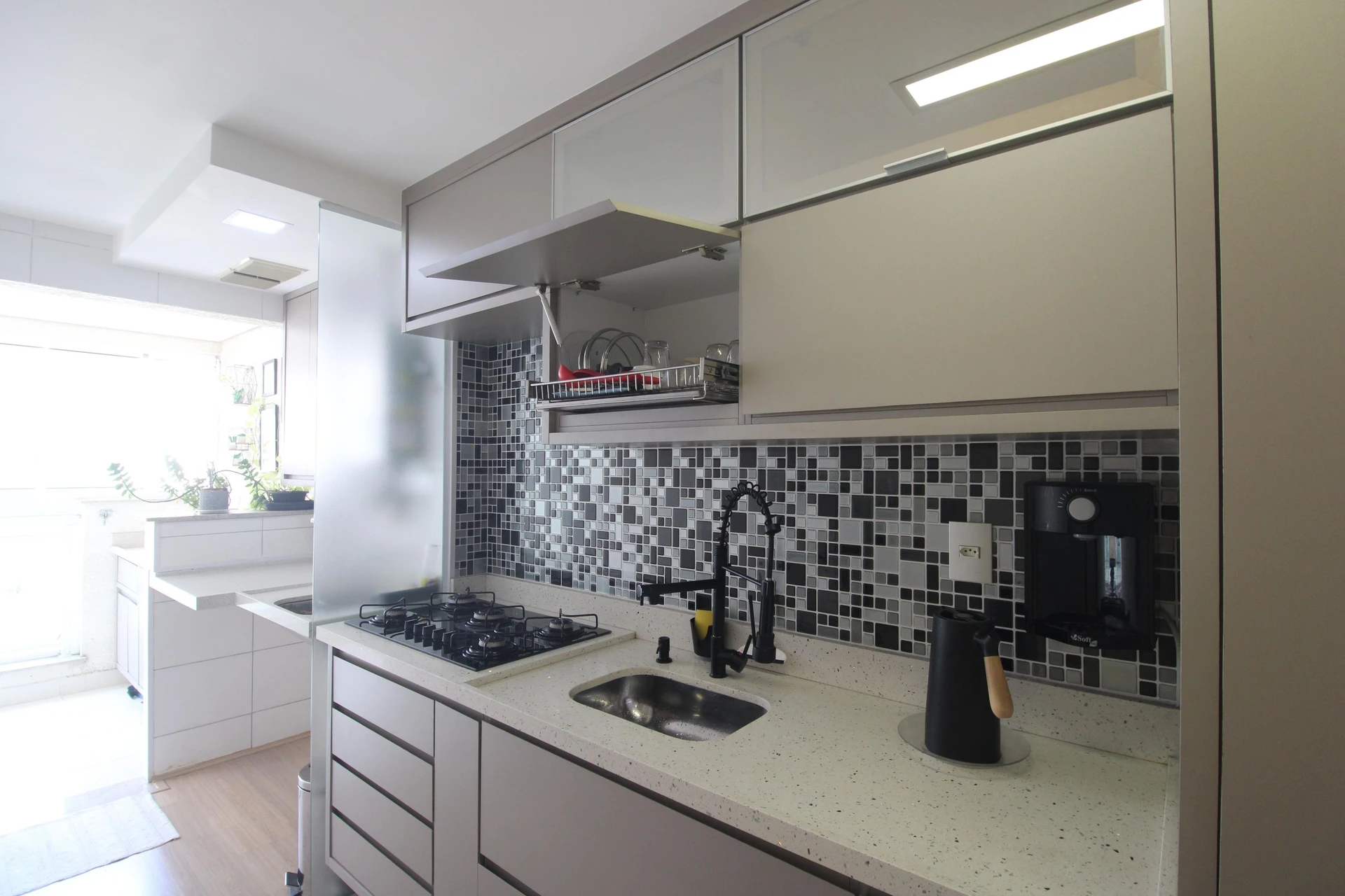 Furnished apartment, 72 m², with a glass-enclosed balcony — photo 2