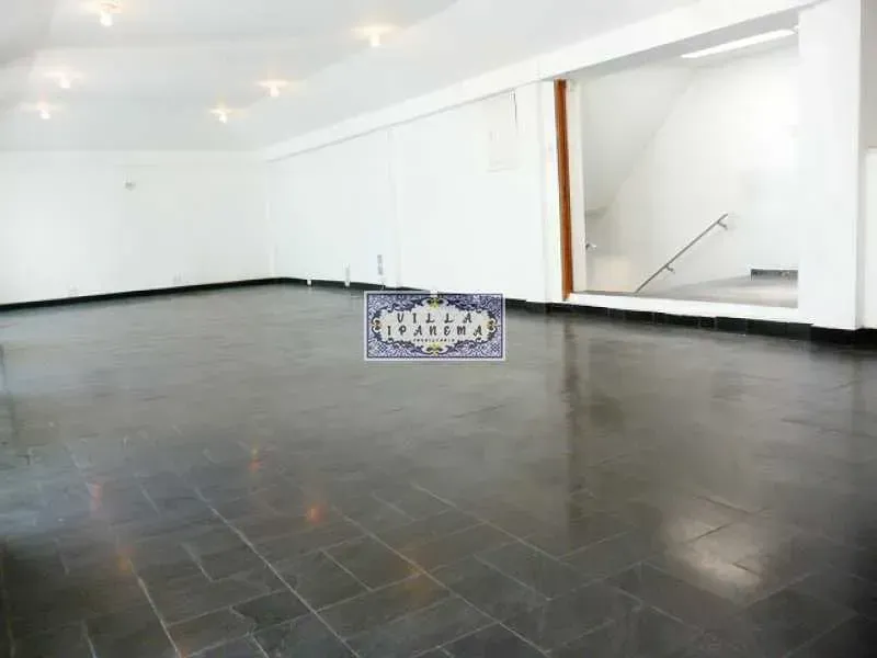 Unfurnished house with 4 bedrooms and 5 bathrooms — photo 3