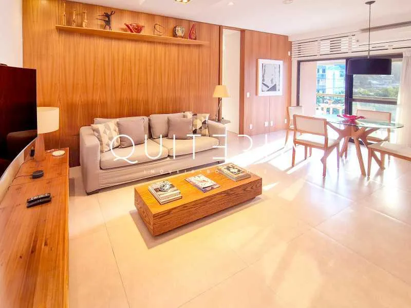 Furnished apartment with open-plan kitchen and gas stove