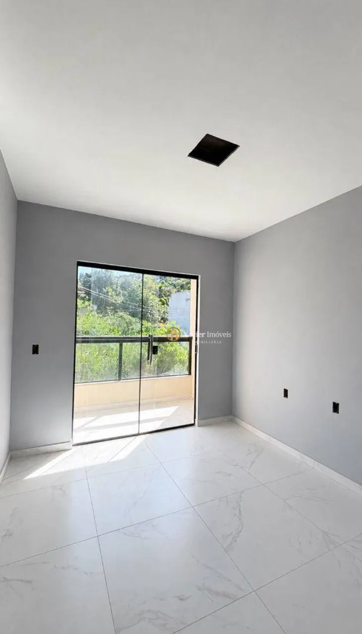 House with 2 bedrooms and 1 bathroom plus parking