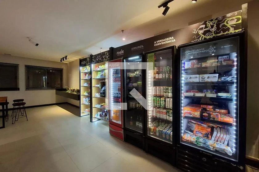 One-bedroom apartment in a building with a gym — photo 9