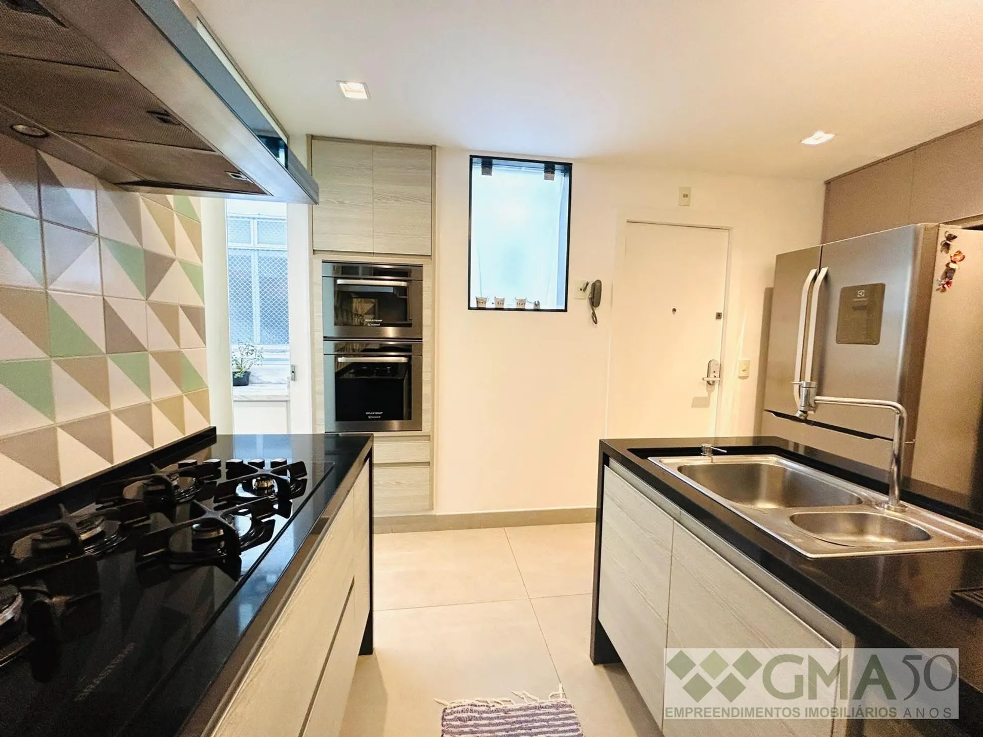 Furnished 110 m² apartment with 3 bedrooms and 1 parking spot — photo 33