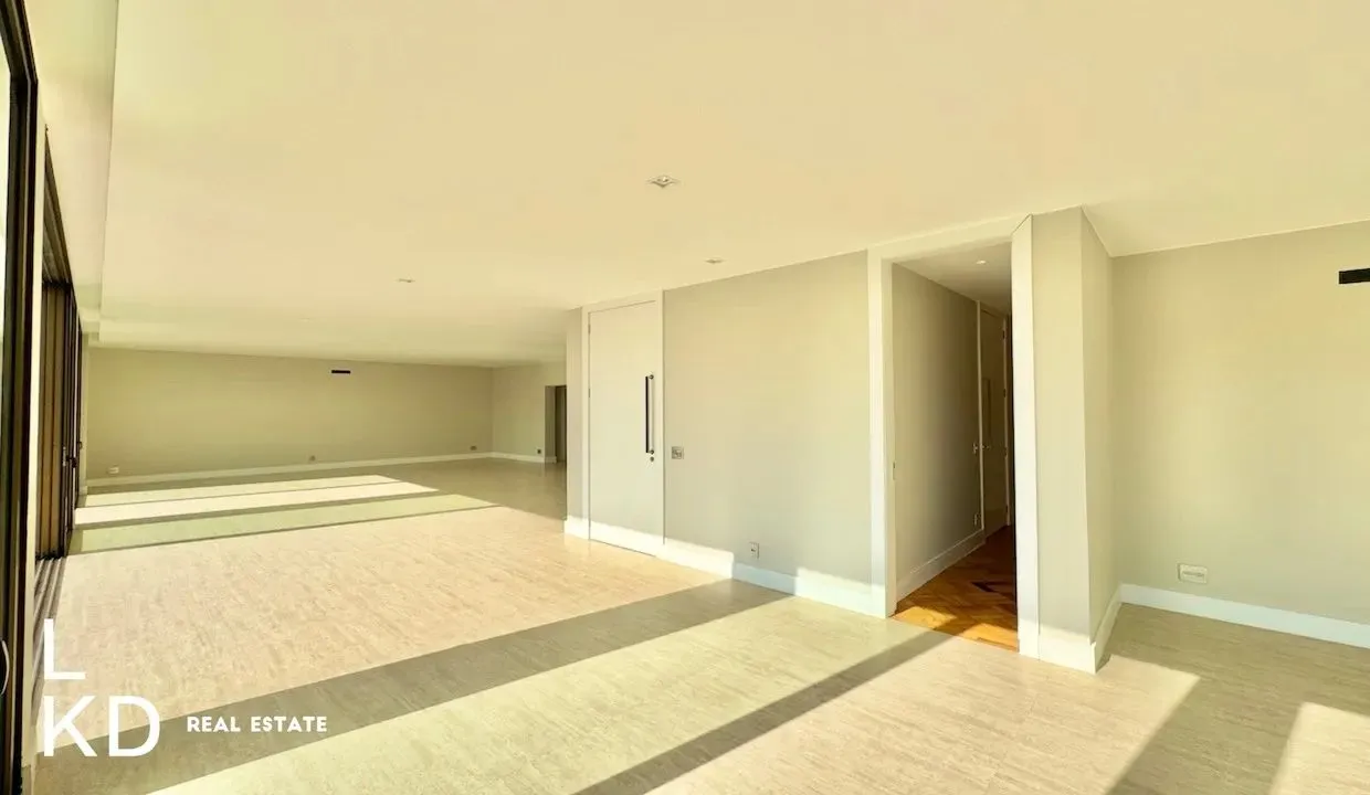 Linear penthouse 460 m² with floor-to-ceiling windows — photo 5