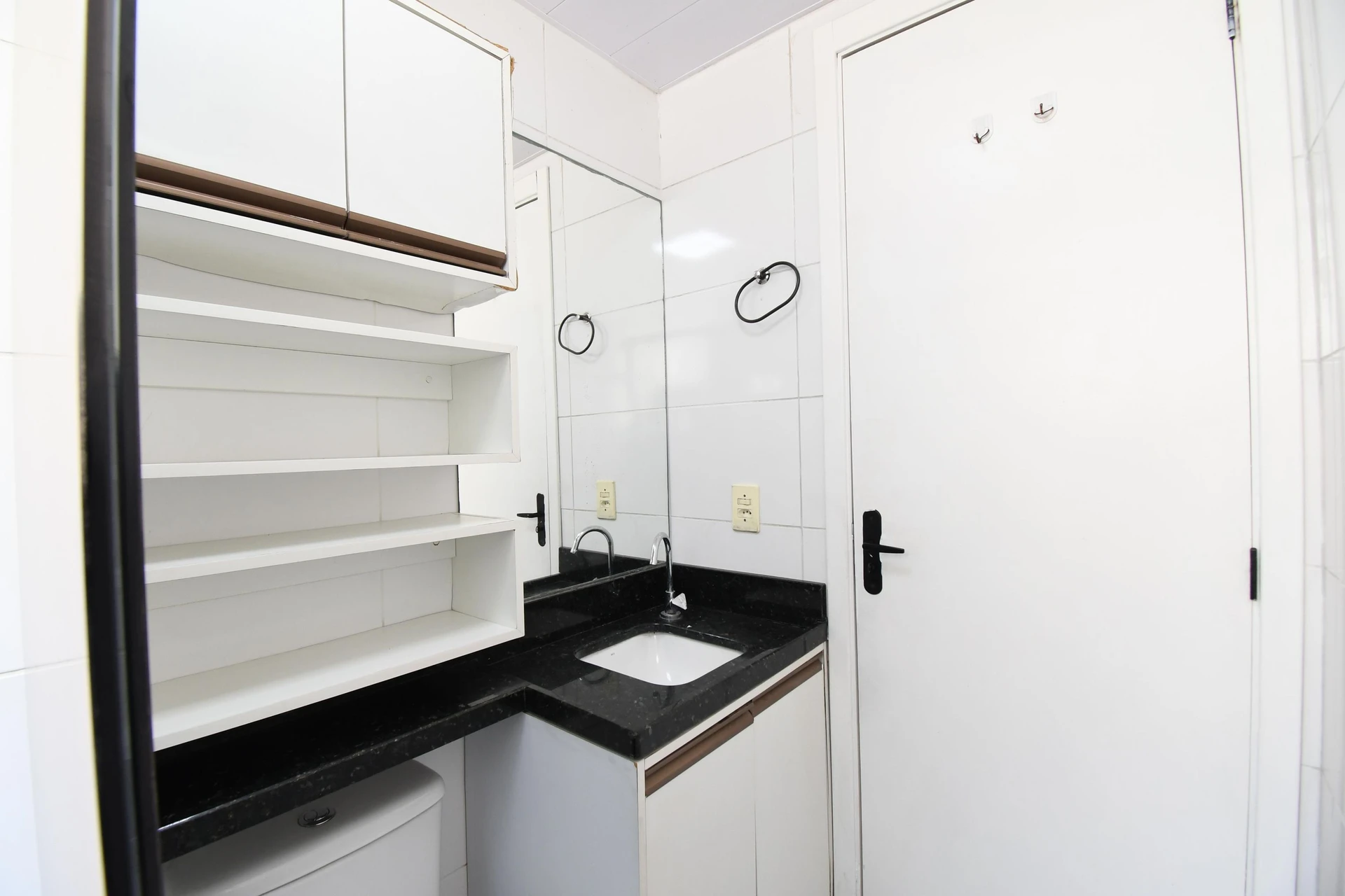 2-bedroom apartment in a building with a gym — photo 29