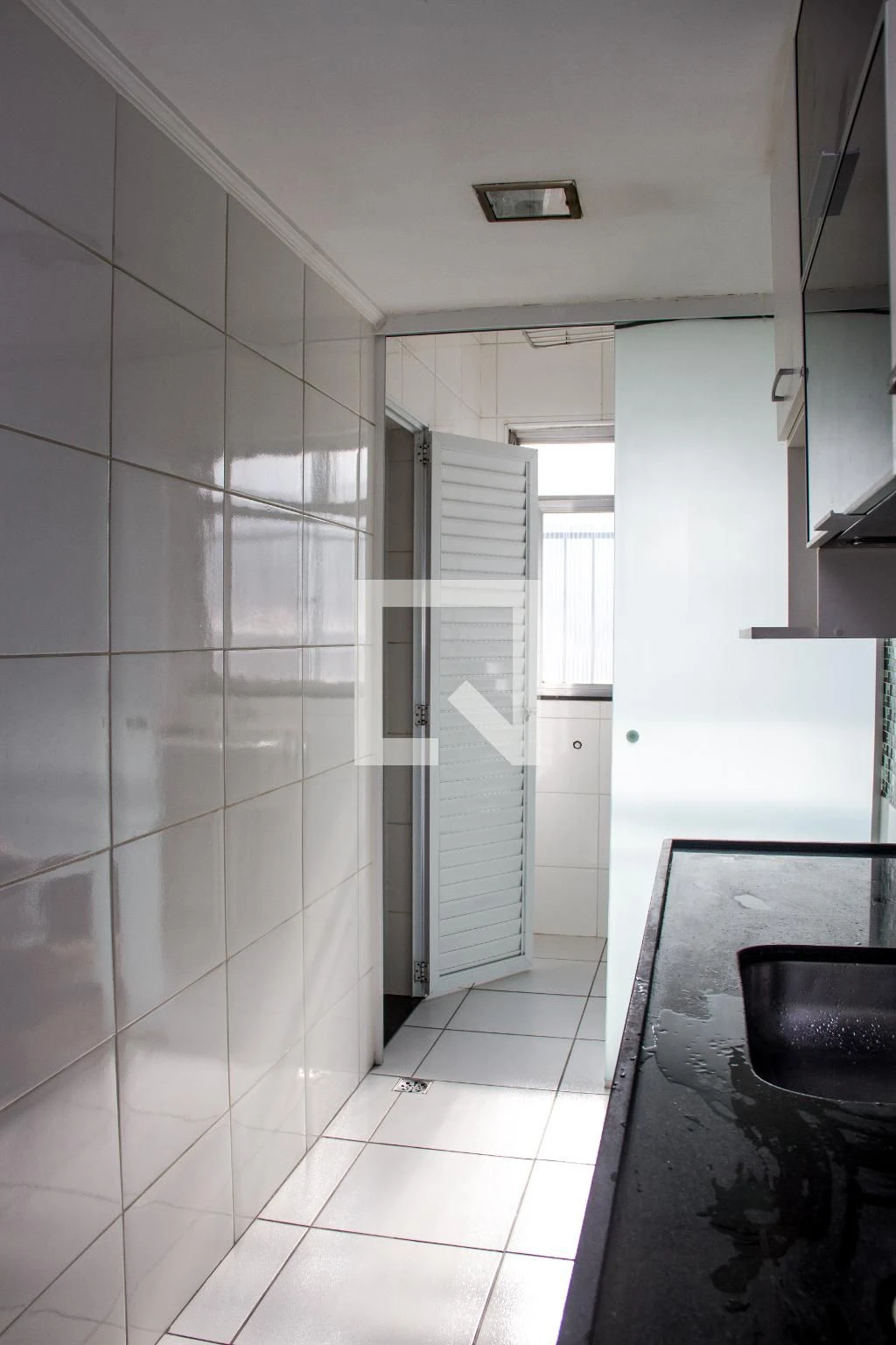 Unfurnished 2-bedroom apartment with 2 bathrooms and parking — photo 41