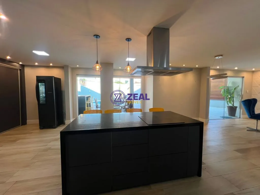 Casa de 280 m² com janelas do piso ao teto e varanda gourmet — photo 4