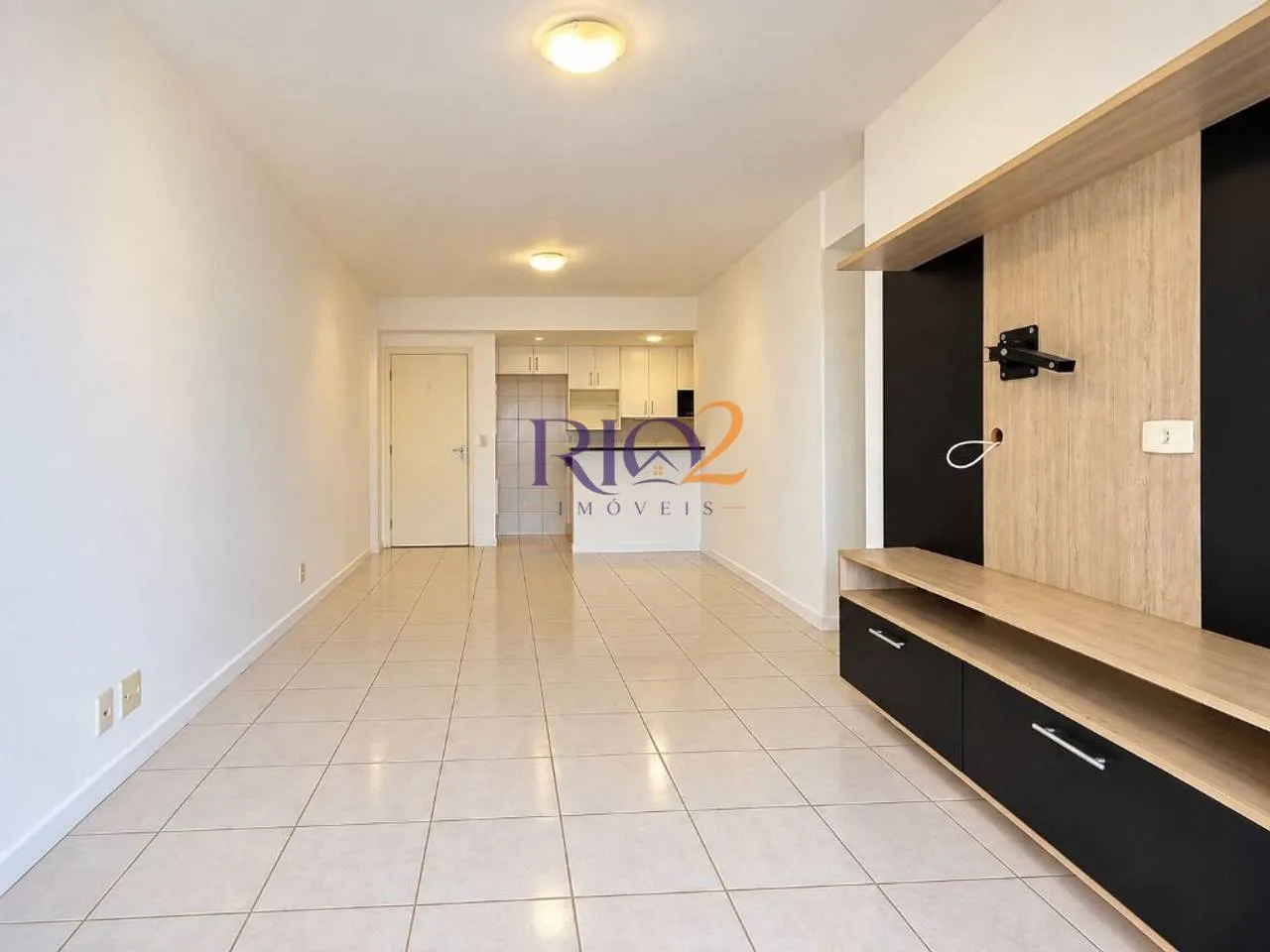 Glass-enclosed balcony in a 3-bedroom apartment, 96 m² — photo 9