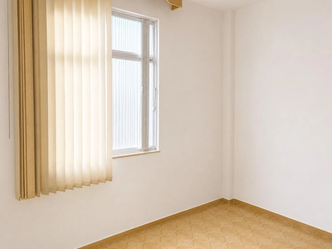 Apartamento com 2 quartos e banheiro com box de vidro — photo 24