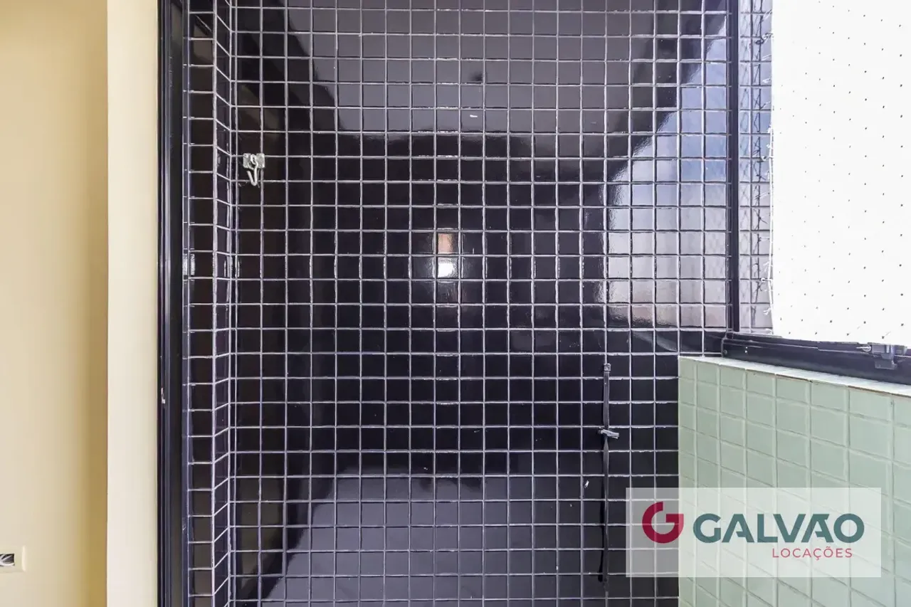 Balcony with a grill in a 3-bedroom apartment, 87 m² — photo 8