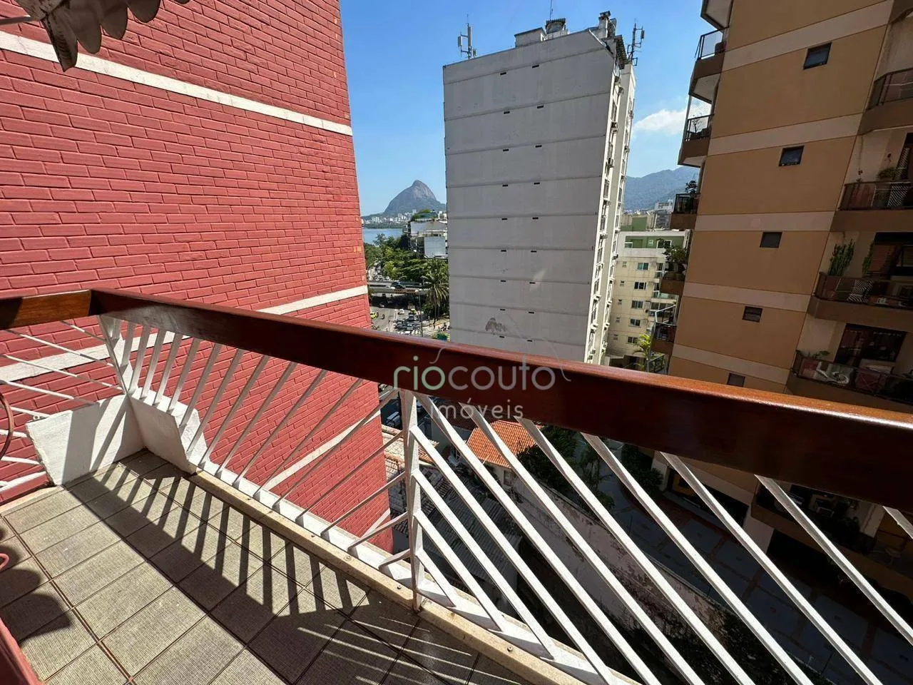 2-bedroom apartment with a suite and open views — photo 3