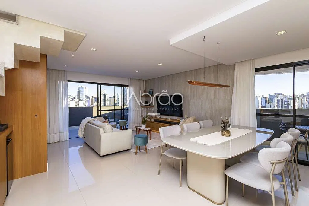 Furnished 243 m² apartment with open-plan kitchen
