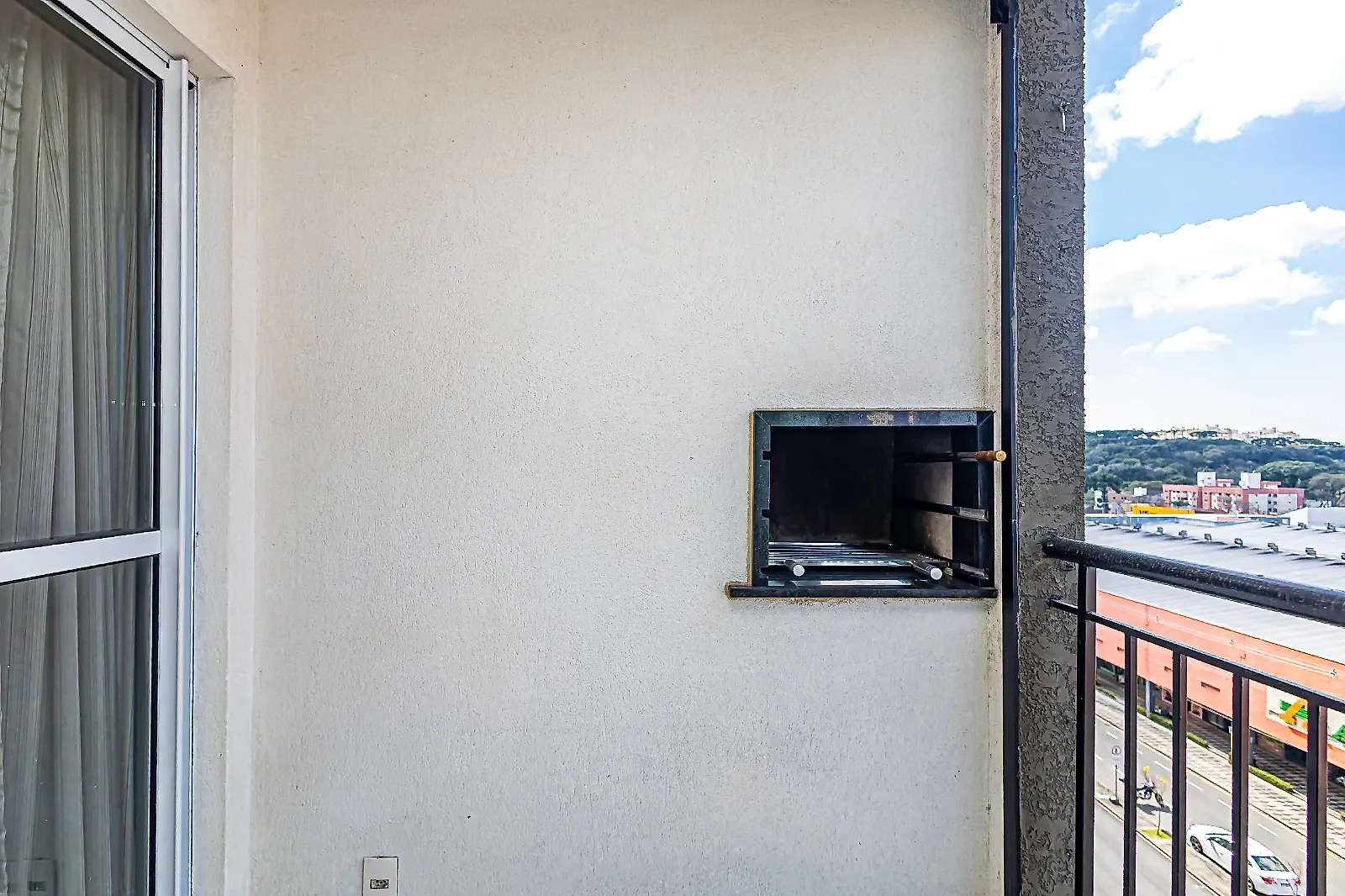 2-bedroom 63 m² apartment with a glass balcony — photo 12
