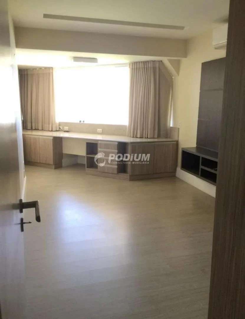 4-bedroom apartment in a building with a gym — photo 5