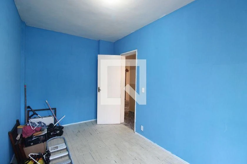 2-bedroom apartment in a building with a pool — photo 11