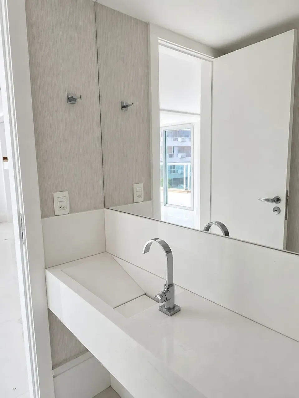 Furnished apartment with 3 bedrooms and 4 bathrooms — photo 6