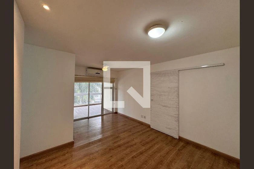 2-bedroom 87 m² apartment with parking and enclosed balcony — photo 10
