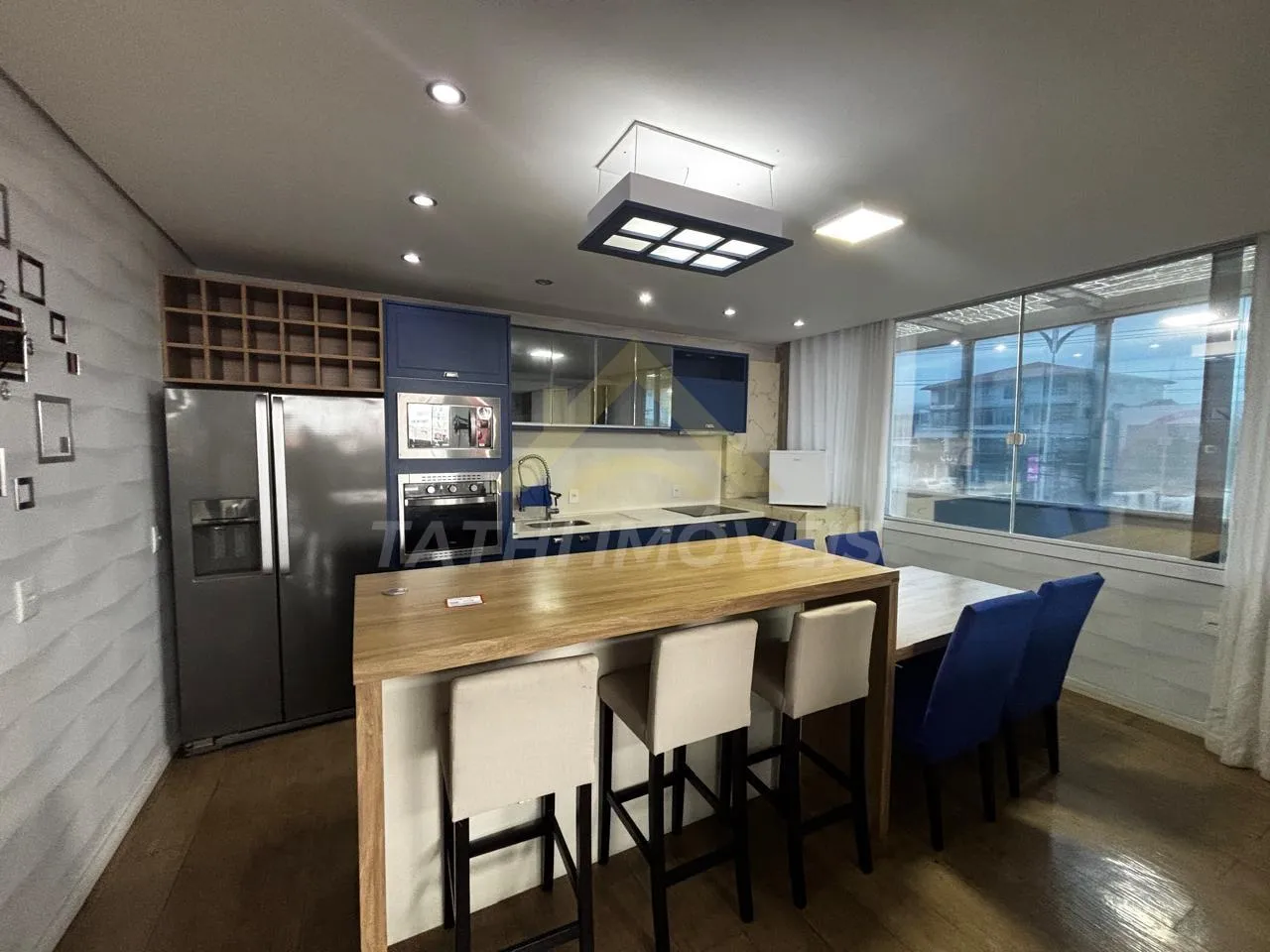 Furnished 2-suite apartment with terrace