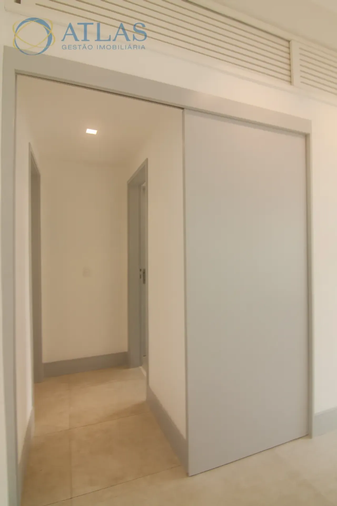 Apartamento, 90 m², com janelas do piso ao teto — photo 15