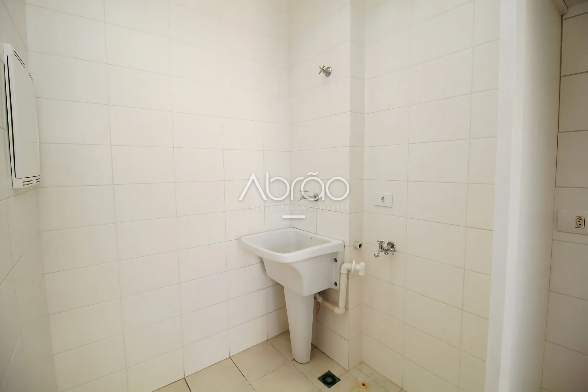 Spacious 3-bedroom apartment with 3 bathrooms — photo 6