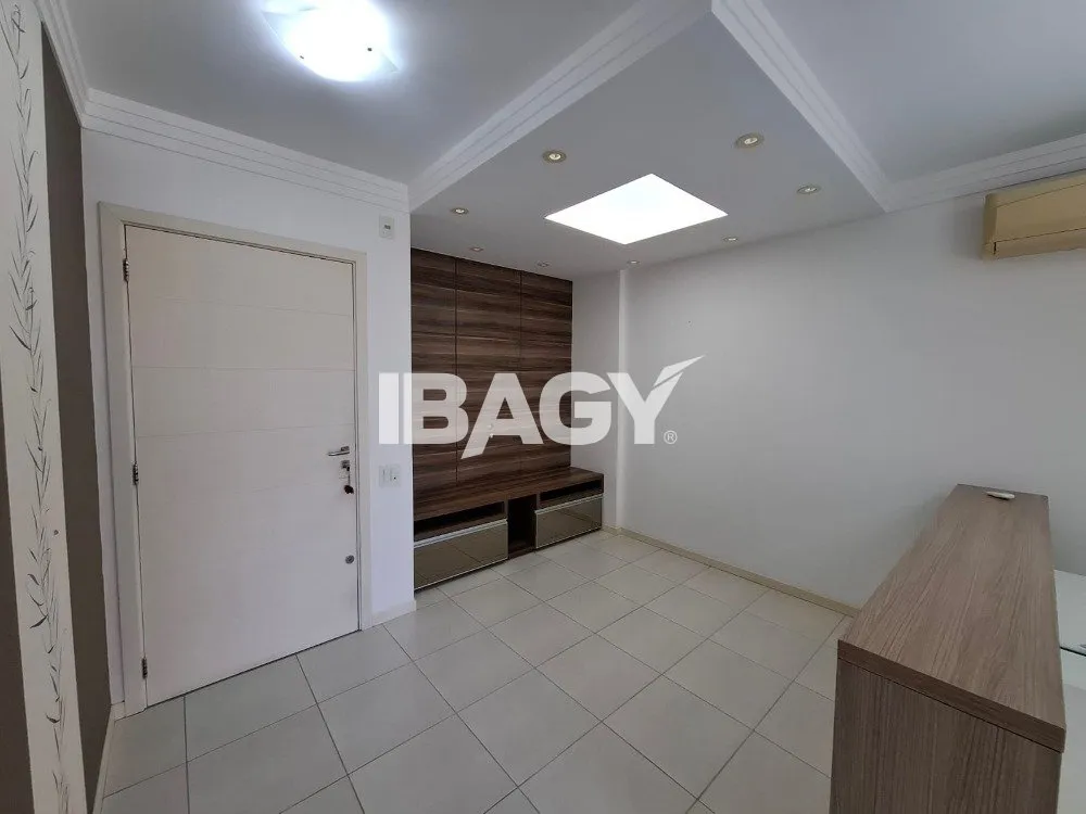 Furnished 95 m² apartment with 2 bedrooms and a desk — photo 8