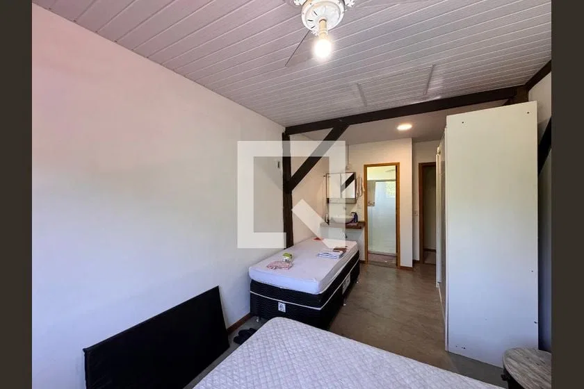 Casa de 4 dormitorios y 3 baños, 490 m² en total — photo 22