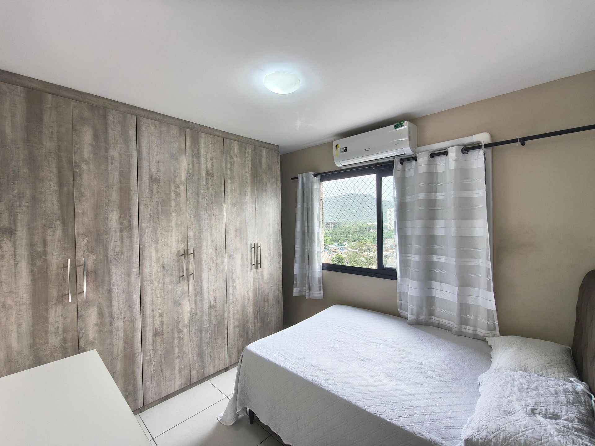 3-bedroom apartment with a mountain view — photo 17